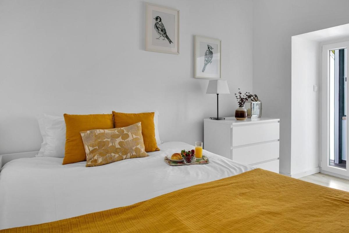Modern 2 Bedroom Apartment In Estrela With Outside Terrace! Amazing For Families, Couples, Friends Лісабон Екстер'єр фото